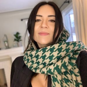 Meet your Posher, Heydi